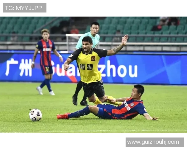 广州足球队技术争议引发热议球迷与专家观点碰撞分析