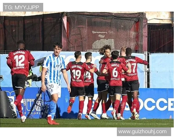 大阪飞脚与清水鼓动的激烈对决展现足球魅力与团队精神的完美结合