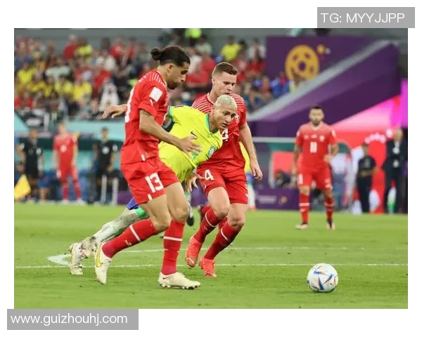 日本足球迎战乌拉圭队的精彩对决展现两国足球实力的巅峰较量